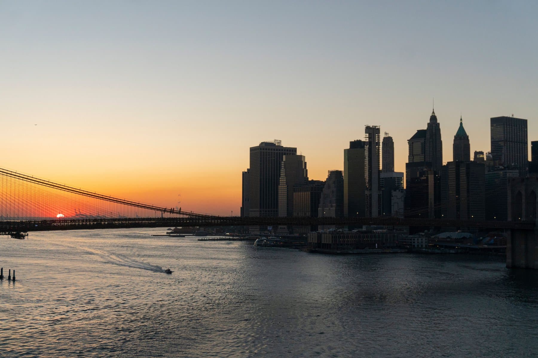 Ponte do Brooklyn e o horizonte de Manhattan, em Nova York.
